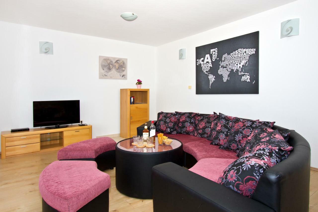 Villa Omis Michy - Family House For Big And Small Groups מראה חיצוני תמונה