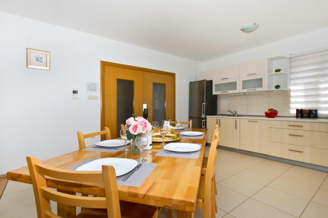 Villa Omis Michy - Family House For Big And Small Groups מראה חיצוני תמונה